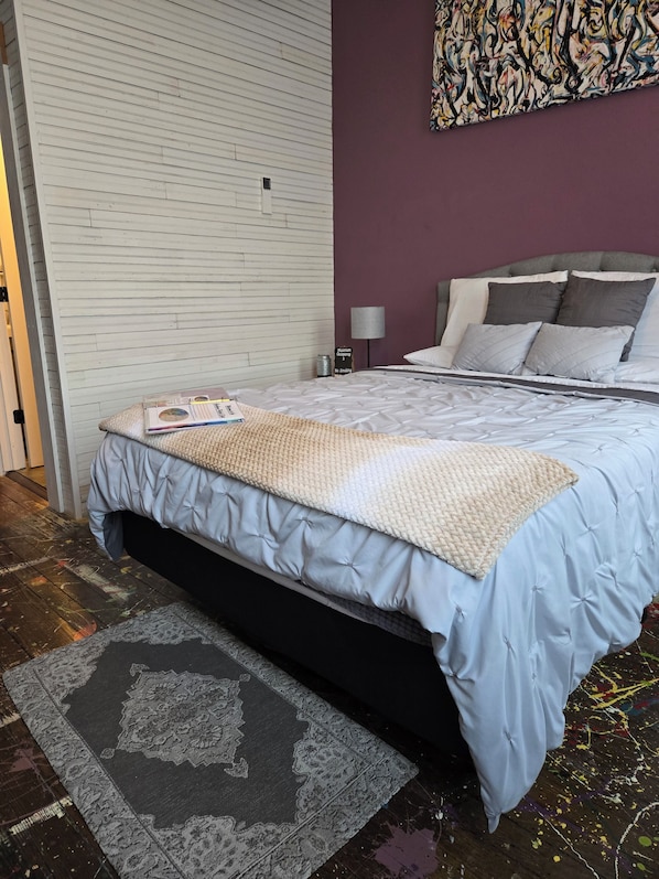 1 slaapkamer, een strijkplank/strijkijzer, gratis wifi, beddengoed