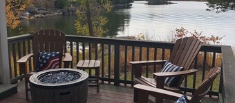 Tranquil lake front cabin on Black Lake