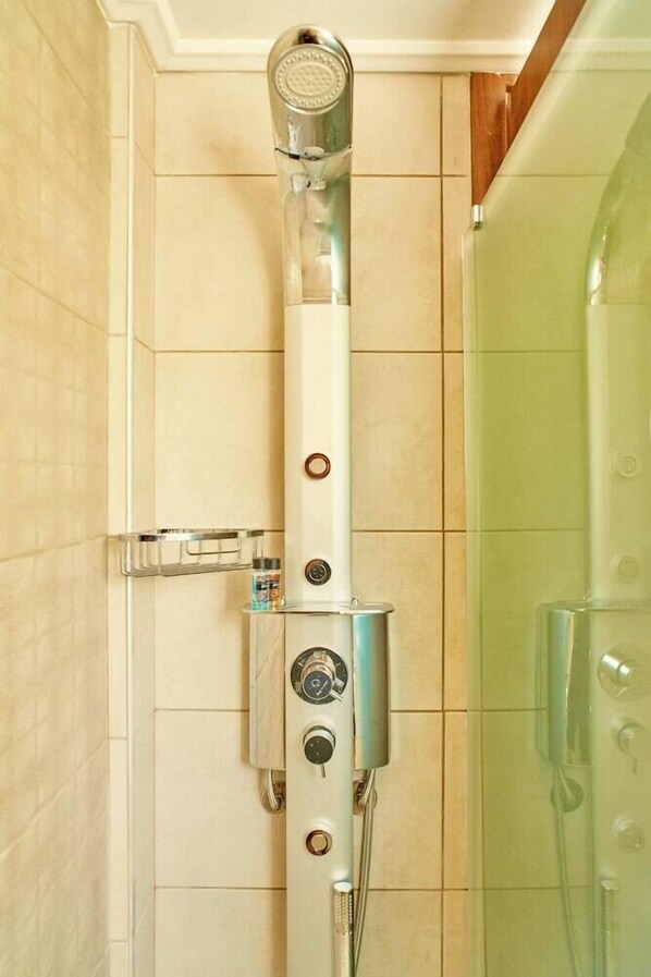 Bathroom - Veronica Hotel (Chania)