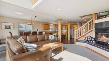 Télévision, cheminée, table de tennis de table