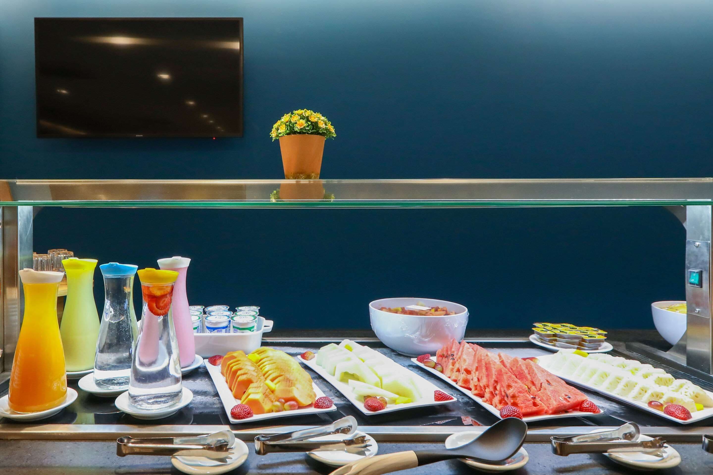 Daily continental breakfast (BRL 45.00 per person)