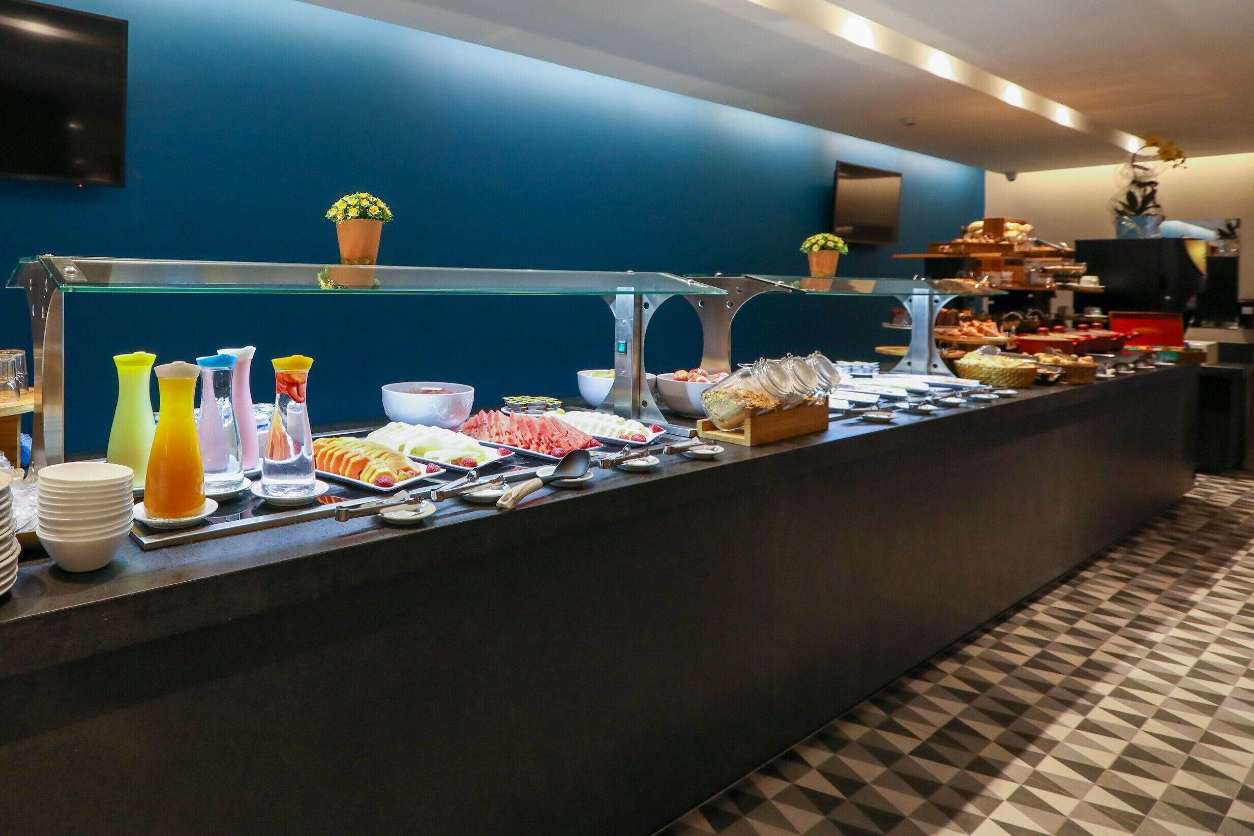 Colazione a buffet a pagamento, servita tutte le mattine 
