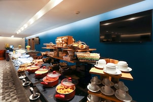 Daily buffet breakfast for a fee