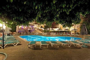 Outdoor pool - Kassandra Apartments (Rhodes)