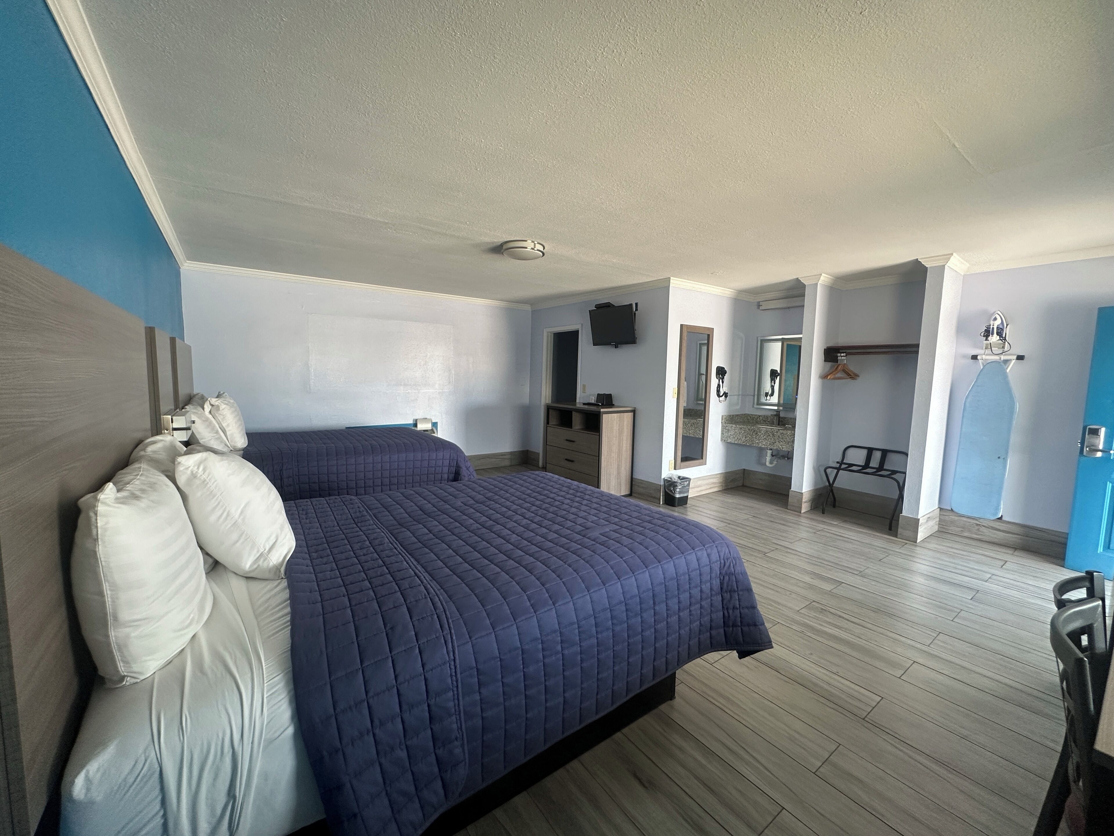 Habitación doble Deluxe | Tabla de planchar con plancha y wifi gratis 