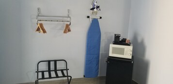 Deluxe Triple Room | Iron/ironing board, free WiFi