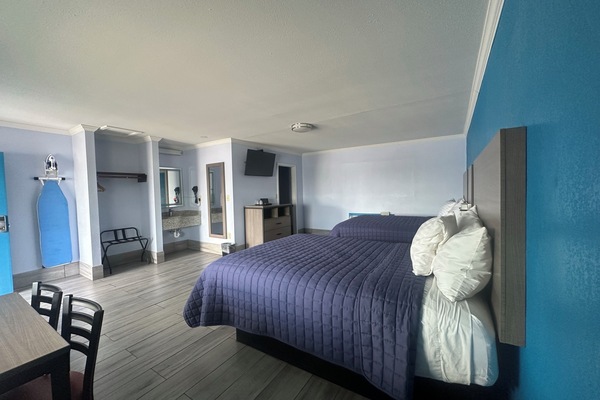 Deluxe Double Room | Iron/ironing board, free WiFi