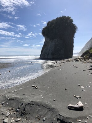 Beach nearby - West Coast Paradise - Pet Friendly - Starlink (Kakapotahi)