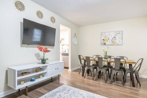Interior - ★Serine Space ★ King Bed ★ Long Term Stays ★ Duke★ (Durham)