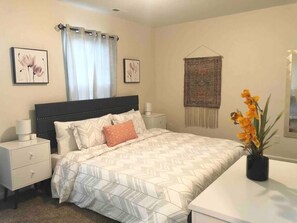 4 bedrooms, desk, iron/ironing board, WiFi