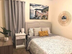 4 bedrooms, desk, iron/ironing board, WiFi