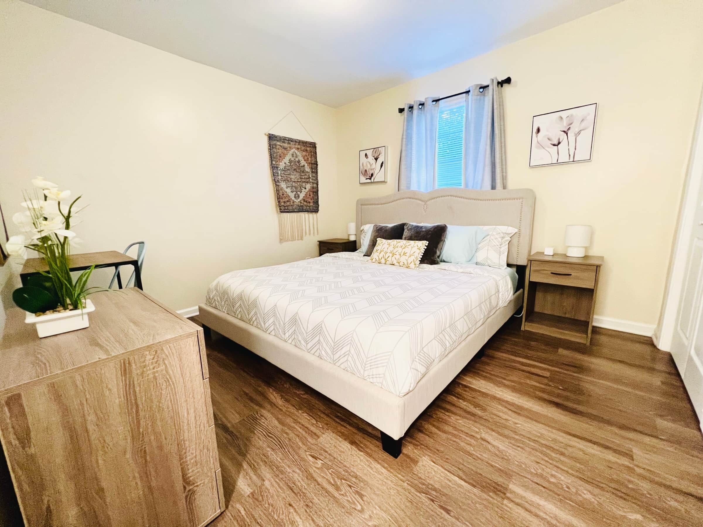 2 habitaciones, escritorio, tabla de planchar con plancha y wifi 