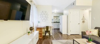 ★Dapper Digs★ King Bed ★ Long Term Stays ★ Duke★