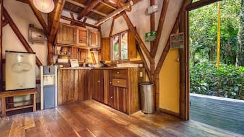 Refrigerador, microondas y cafetera y tetera