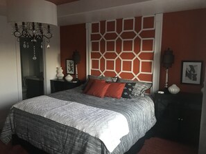 3 bedrooms, desk, iron/ironing board, travel crib