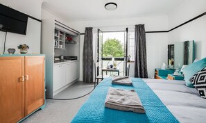 1 bedroom, iron/ironing board, travel cot, free WiFi
