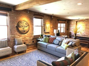 TV - Luxurious Penthouse Downtown SLC perfect ski spot! (Salt Lake City)
