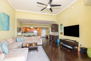 Smart TV, chimenea, videojuegos y estéreo 
