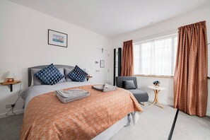 1 Schlafzimmer, Schreibtisch, Bügeleisen/Bügelbrett, Reisekinderbett