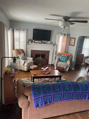 Smart TV, fireplace, DVD player, books