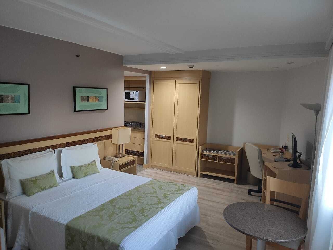 Deluxe kamer | Een minibar, een strijkplank/strijkijzer, gratis wifi