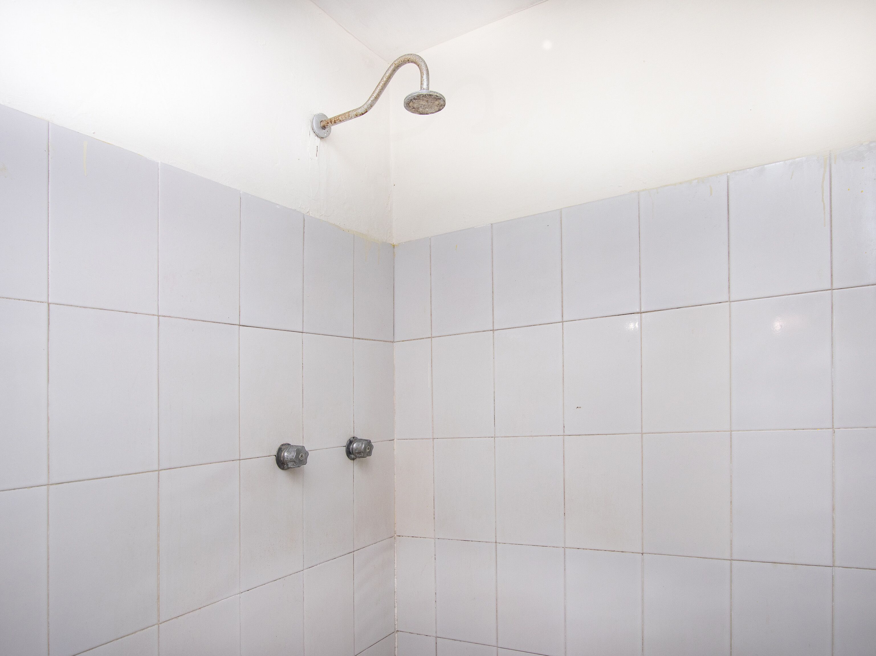 Ducha, artículos de tocador gratuitos, toallas, jabón