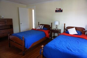 5 bedrooms, free WiFi, bed sheets