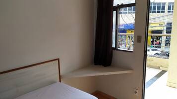 Ferros/tábuas de passar roupa, Wi-Fi de cortesia, roupa de cama