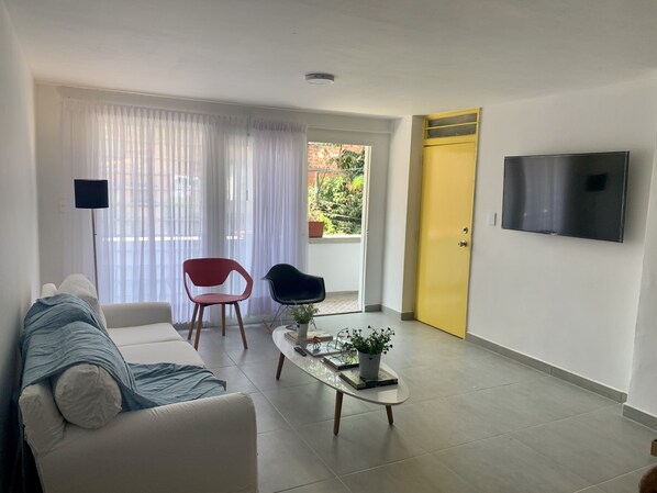 City Apartment | Living area | 50-inch flat-screen TV with cable channels, TV - Apartment 301 (Medellín)