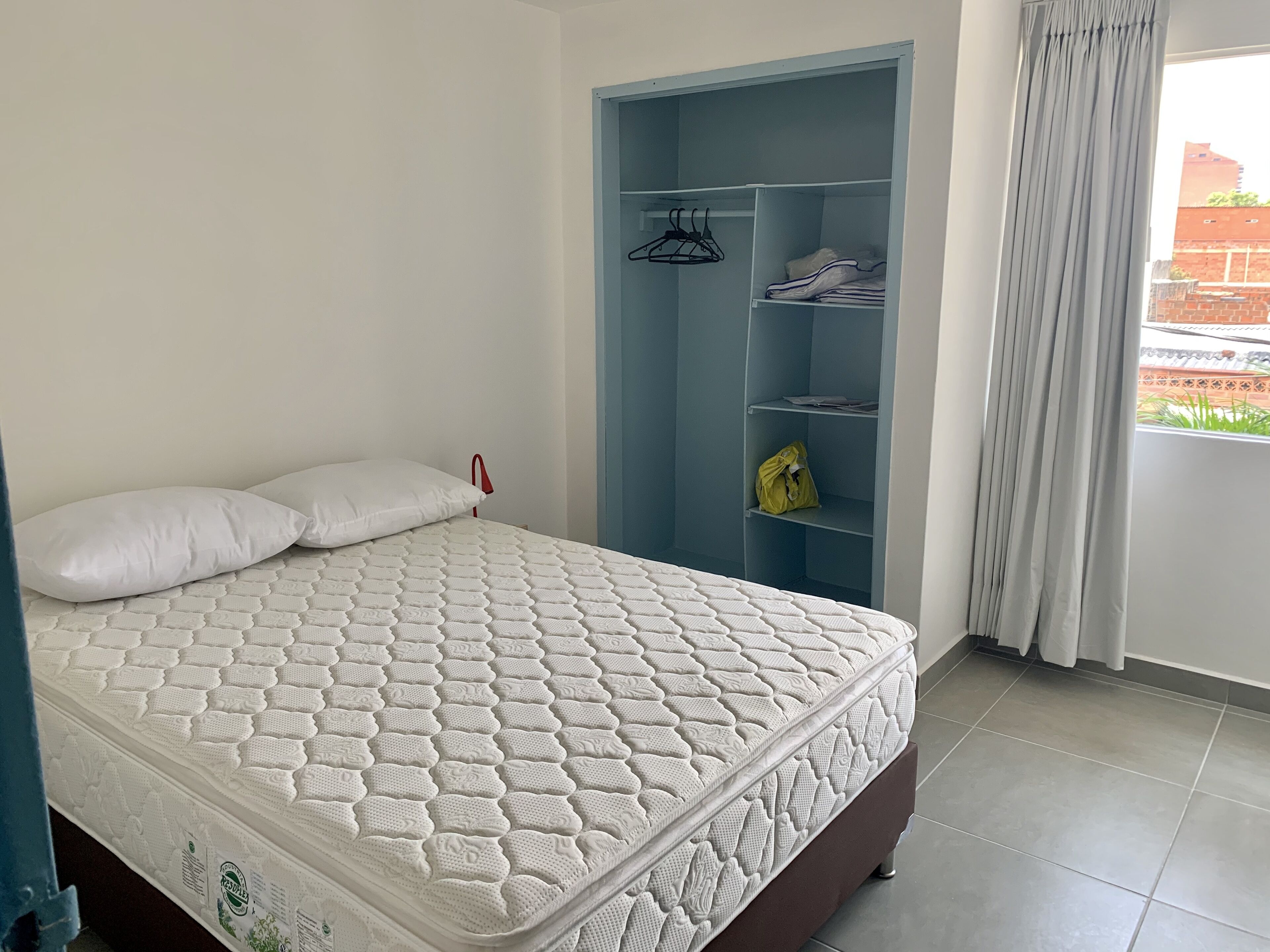 Căn hộ trung tâm thành phố | Khu phòng khách | TV màn hình phẳng 50-inch có truyền hình cáp, TV 