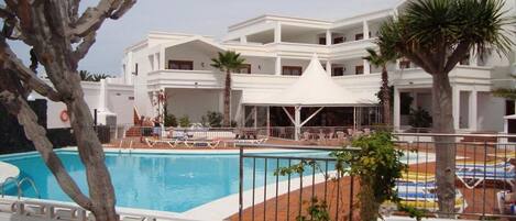 Kolam renang terbuka