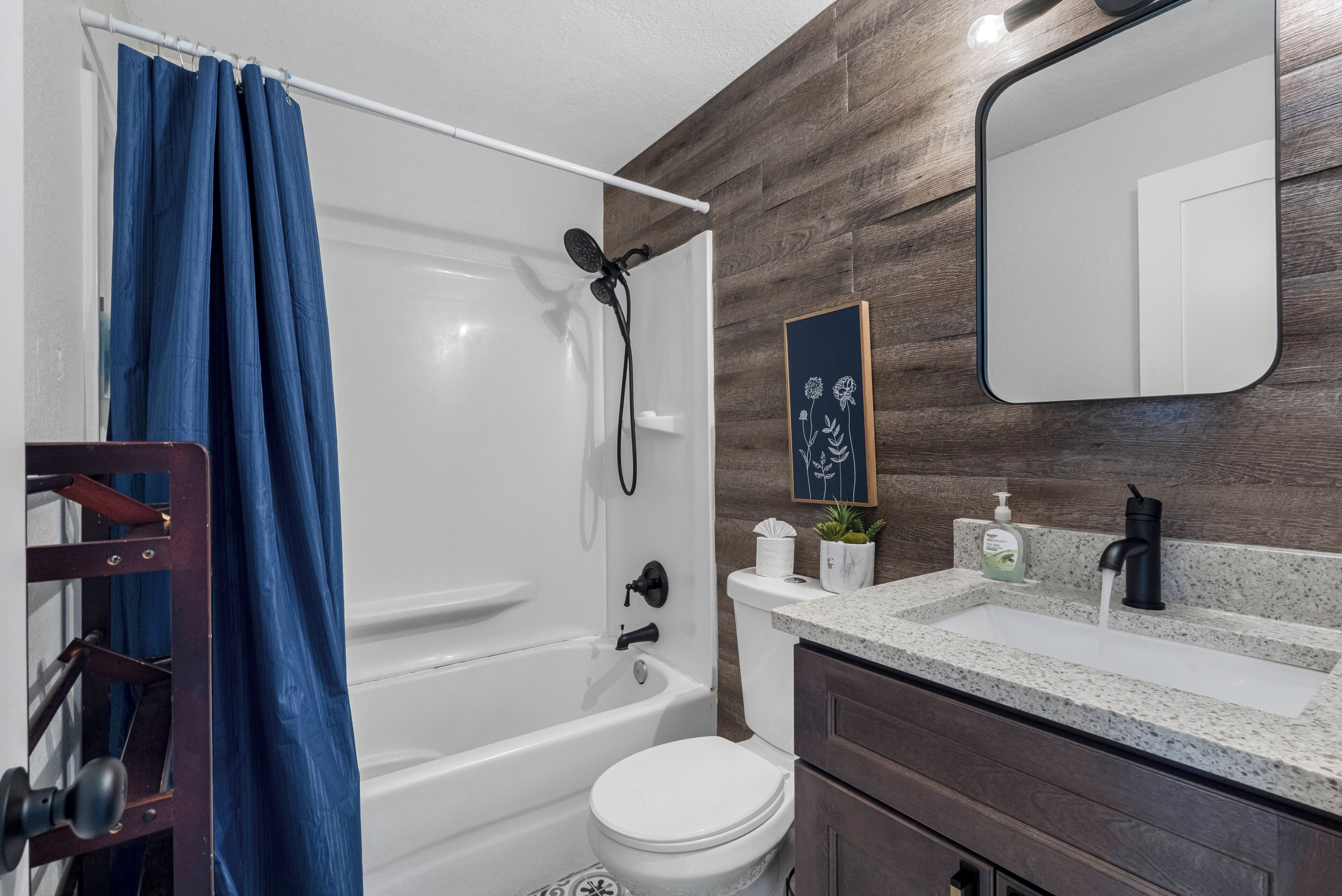 Combined shower/bathtub, hair dryer, towels, soap