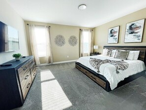 6 habitaciones, tabla de planchar con plancha y cuna de viaje 