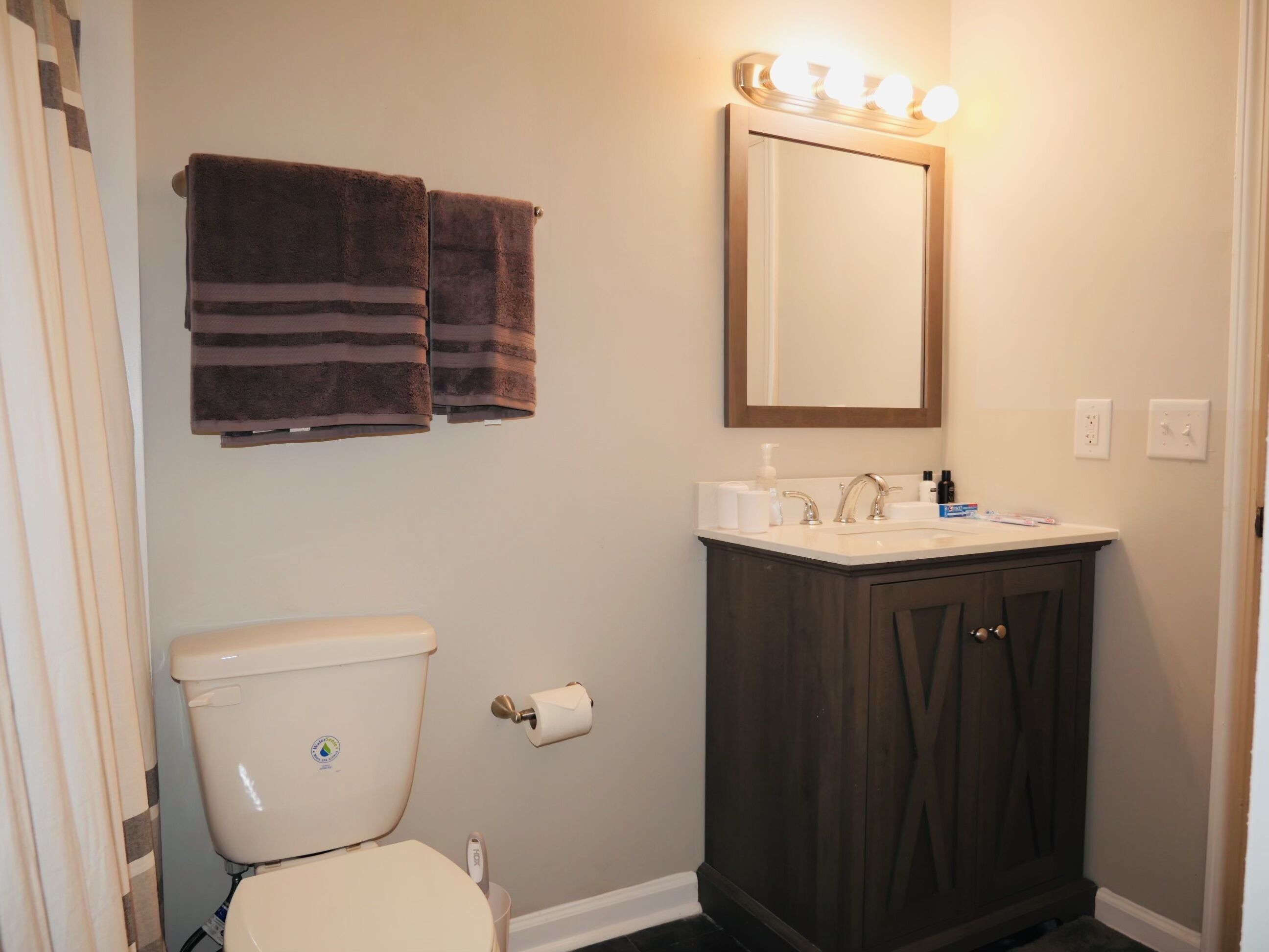 Close to shopping center minutes away from downtown Brunswick as well as beaches