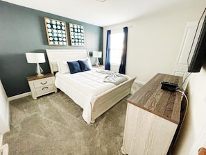 7 habitaciones, tabla de planchar con plancha y cuna de viaje 