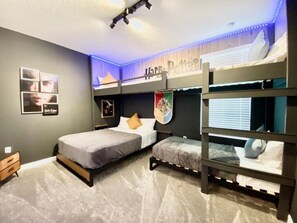 6 bedrooms, iron/ironing board, travel cot, free WiFi - Beautiful 6 Bedroom 5 Bath Pool Home 214 (Four Corners)