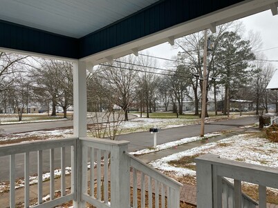 Chestnut Cottage - Minutes to Downtown and NMMC! Close to Fairpark & Arena.