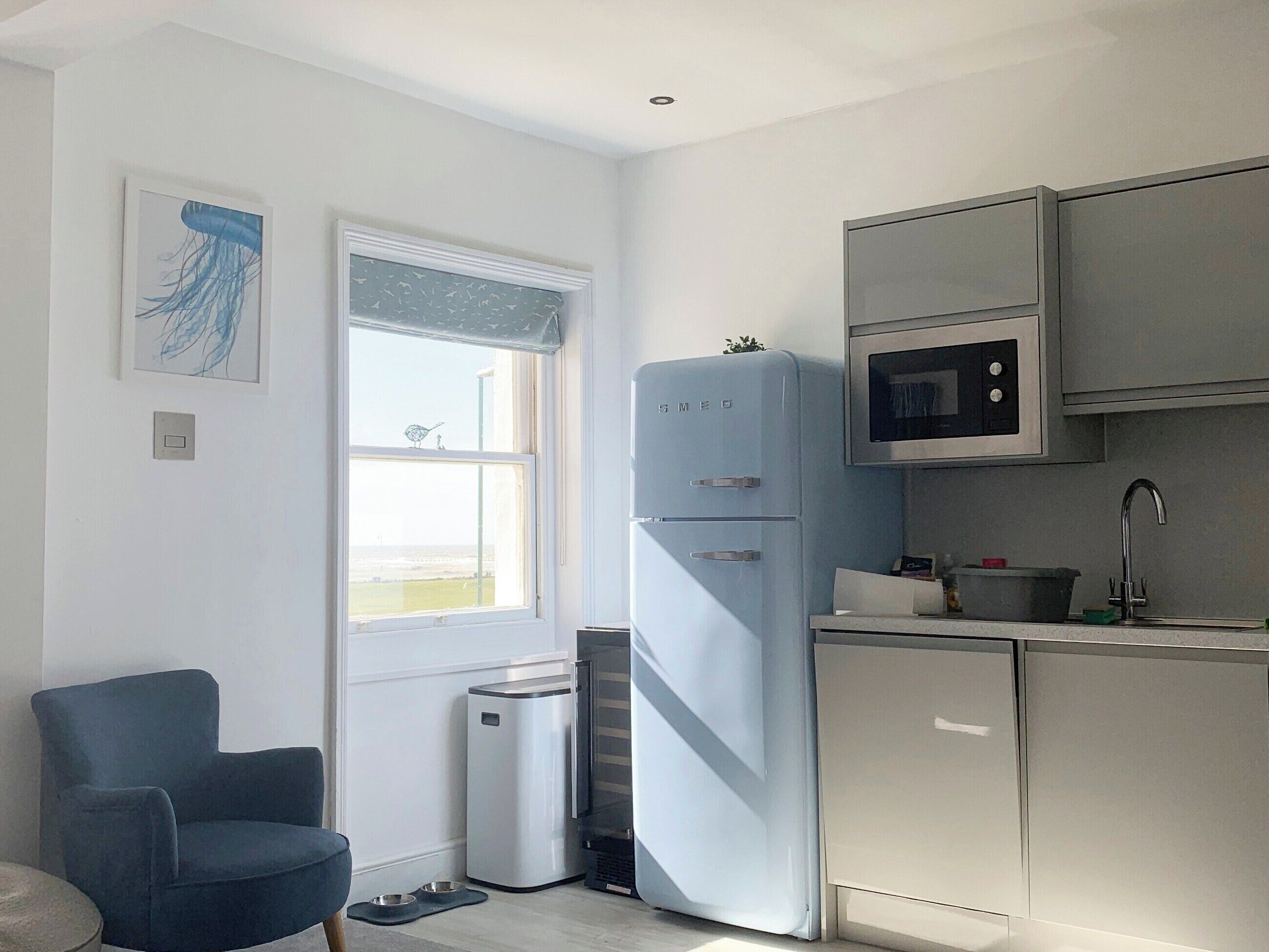 Four, lave-vaisselle, chaise haute, congélateur