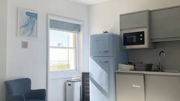 Four, lave-vaisselle, chaise haute, congélateur