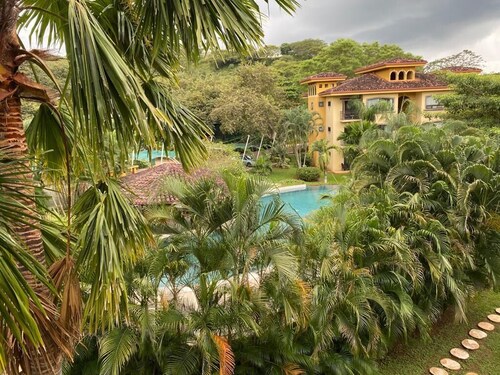 Lux condo: Fully equipped, 4 pools, near beautiful beaches, 10min from Tamarindo