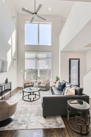 TV - 19- `MUSIC HILL` Home- The Music City Collection (Berry Hill)