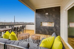 Outdoor dining - 19- `MUSIC HILL` Home- The Music City Collection (Berry Hill)