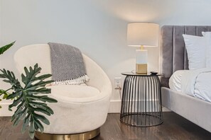 4 bedrooms, desk, iron/ironing board, WiFi - 19- `MUSIC HILL` Home- The Music City Collection (Berry Hill)