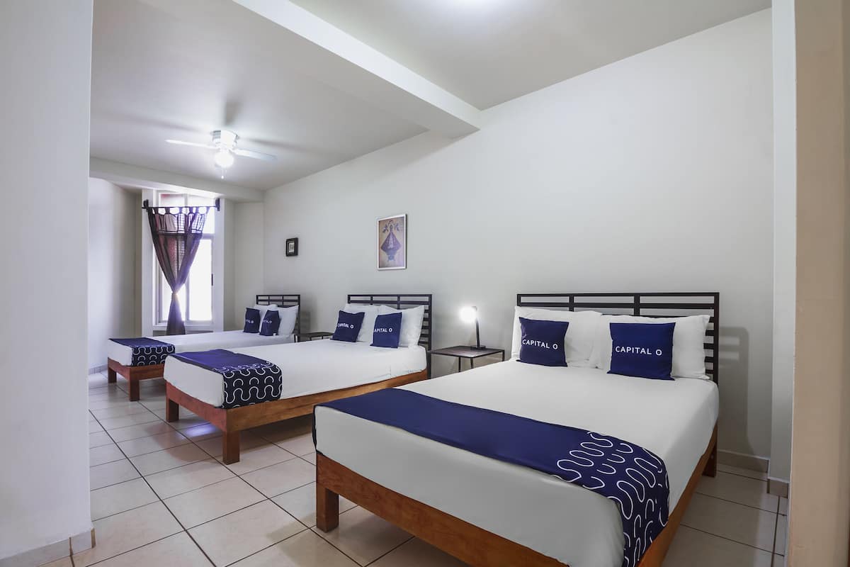 Standard-Dreibettzimmer (3 double beds)