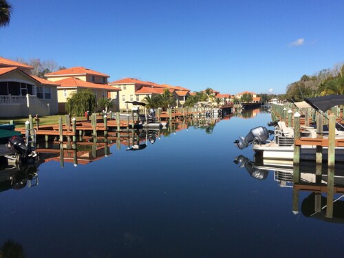 Waterfront! Boat dock available for rent, pet friendly, families welcome! 