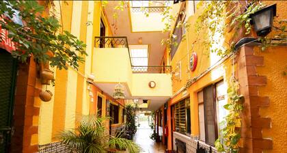 Hotel El Meson De La Luna