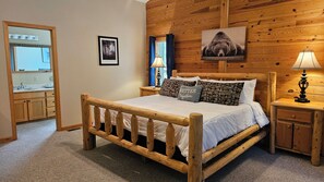 3 chambres, bureau, fer et planche à repasser, lit de bébé portatif