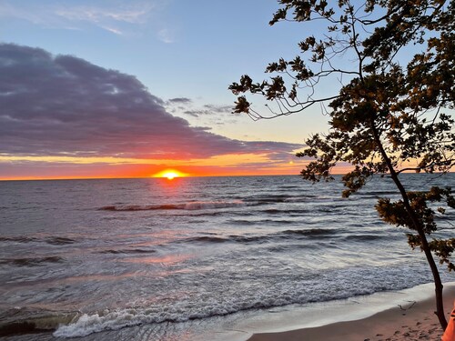 Charming Cottage near Douglas Beach!