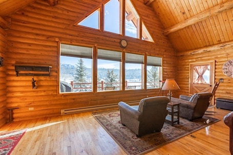 TV, fireplace, DVD player, books. A Frame of Mind - Relax, Explore & Stay Together