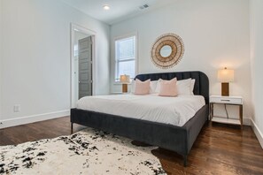 3 bedrooms, desk, iron/ironing board, WiFi
